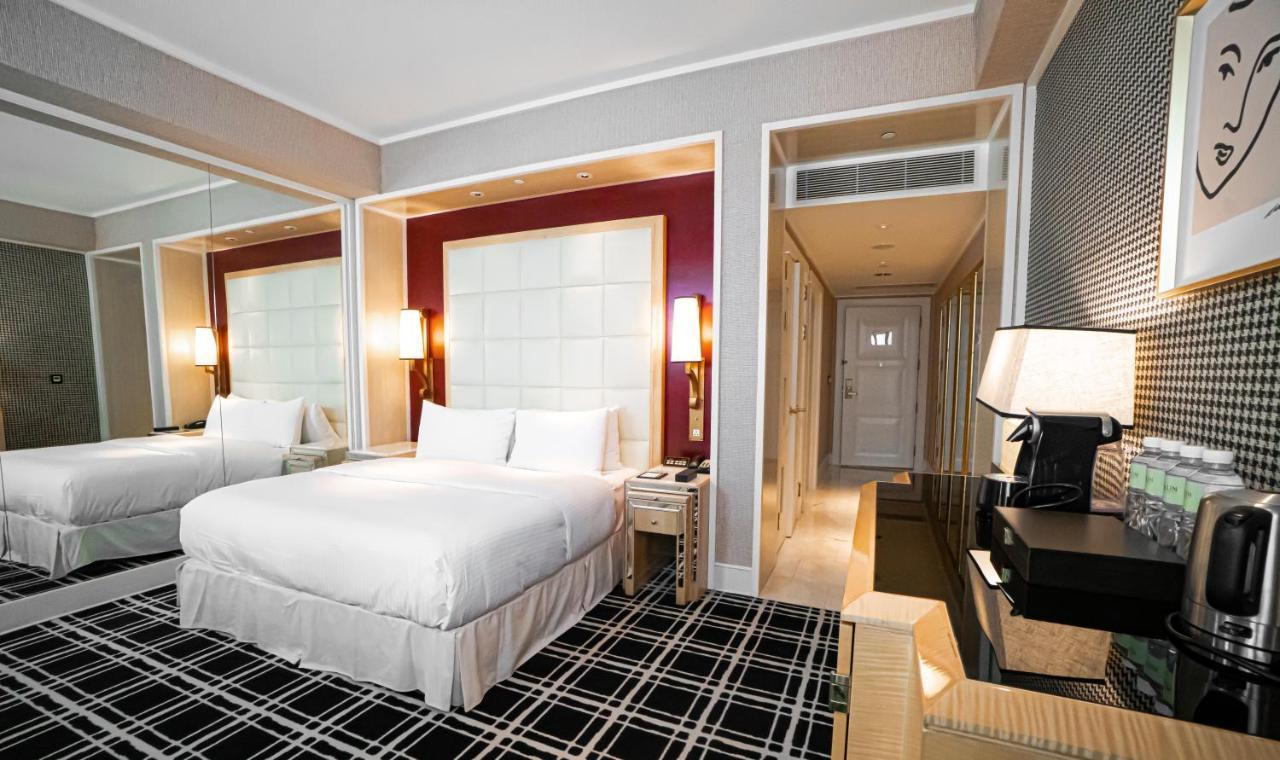 The Lin Hotel Тайчжун Экстерьер фото A room at the hotel