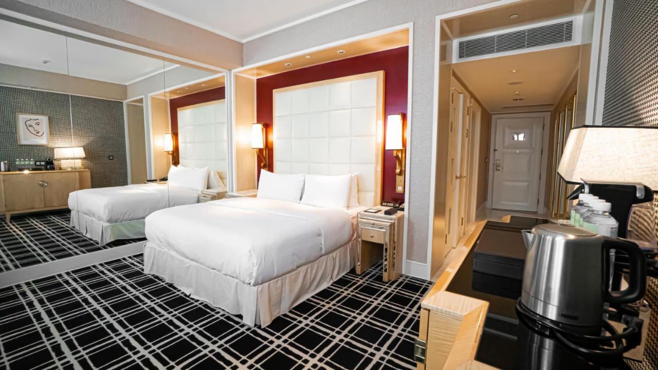 The Lin Hotel Тайчжун Экстерьер фото A room at the hotel