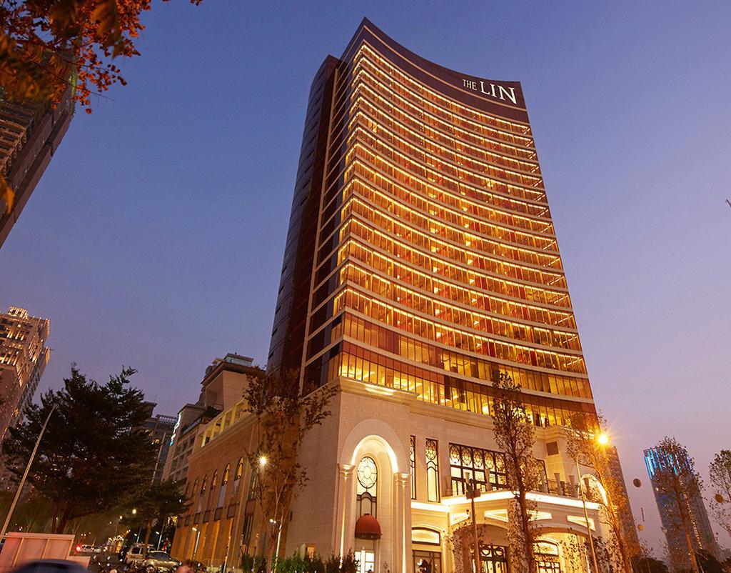 The Lin Hotel Тайчжун Экстерьер фото The hotel at night